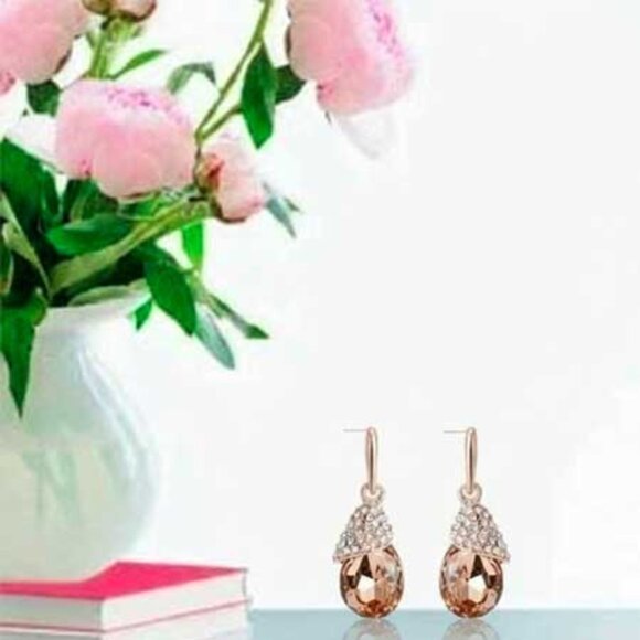 2/$40 Ladies Crystal Earrings - Picture 4 of 10